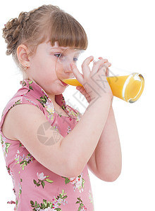 可爱的小女孩橙子小吃活力快乐孩子们营养蔬菜早餐玻璃幸福图片