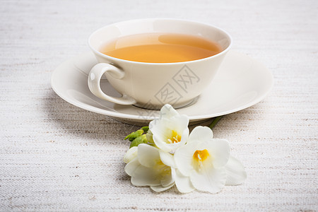 一杯茶白色花瓣杯子盘子英语早餐饮料装饰糖果花束图片