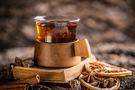 一杯茶橙子棕色玻璃草本乡村静物图片