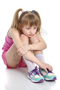 女体操运动员坐在地板上哭泣悲哀戏剧性悲伤压力眼泪孤独忧郁疼痛女孩童年图片