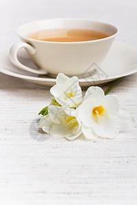 杯黑茶花束杯子花瓣盘子白色装饰糖果饮料英语早餐图片