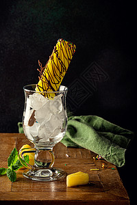 美味的自制菠萝冰棒图片