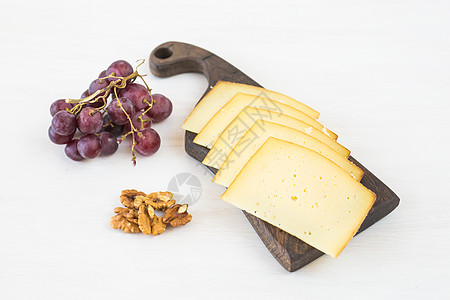 新鲜产品 奶酪切片 葡萄和坚果在生锈的桌上牛奶美味奶制品早餐美食小吃酸奶营养饮食杂货店图片