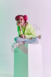 绿色夹绿衣着时装服装 涂料风格设计衣服海报太阳镜独角兽艺术女孩坡度音乐艺术品派对图片