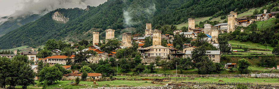 格鲁吉亚Mestia村全景观农村历史性森林城堡建筑旅行全景远足历史遗产图片