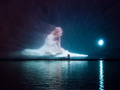 音乐喷泉蓝色反射海浪液体淋浴流动溪流喷出城市魔法图片
