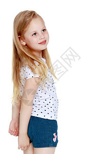 一个美丽的小女孩的肖像发型裙子青年快乐头发衣服女性孩子童年公园图片