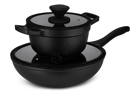 在白色上隔离的新一套黑色炊具玻璃金属用具烹饪工具家庭油炸厨具餐具反射图片