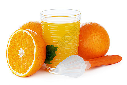 橙汁杯子 夹着挤压器 在白色上隔绝液体橙子饮料水果榨汁机塑料玻璃果汁图片