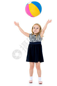 小女孩在玩球 小姑娘在玩球女儿粉色女性女孩运动喜悦幸福白色足球蓝色图片