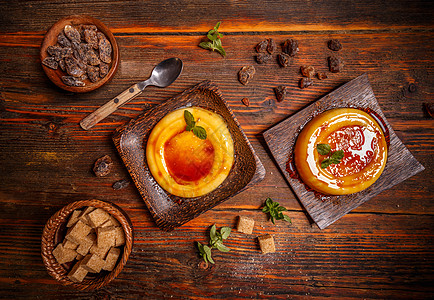 典型的加泰罗兰甜点棕色美食盘子食物焦糖布丁图片