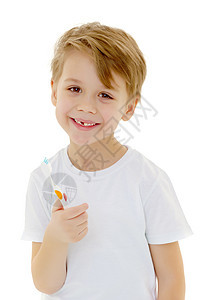 一个小男孩在用牙刷刷牙 刷牙乐趣童年健康牙齿牙医打扫男生金发牙科快乐图片