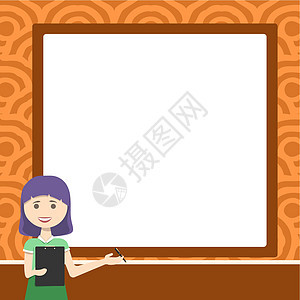 女士绘图站着拿着剪贴板向团队提出新想法 使用木板为学生展示新技术快乐成功孩子成人课堂卡通片老师教授框架黑板图片