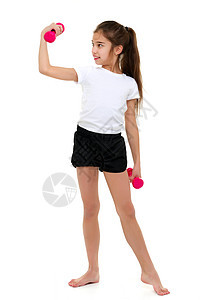 带着哑铃的青少年女孩手握着哑铃混血儿白色力量微笑女士健身房身体活力活动肌肉图片