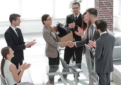 商业团队欢迎新员工 鼓掌掌声欢迎桌子职场合作职员蓝图会议工作项目公司经理图片