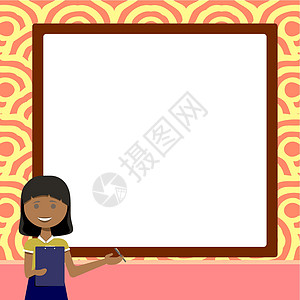女士绘图站着拿着剪贴板向团队提出新想法 使用木板为学生展示新技术广告牌教授男人框架成功微笑广告成人商业孩子图片