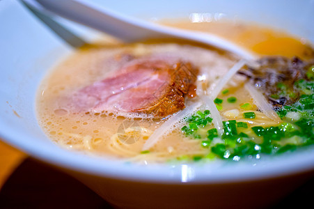 牛肉拉面肉汤面条午餐盘子餐厅芝麻绿色美食食物蔬菜图片