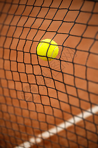 击中网球网的网球图片