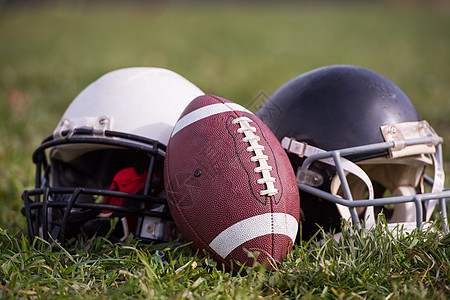 美国的足球头盔和球猪皮皮革大学面具运动员联盟鞋带院子青年团队图片