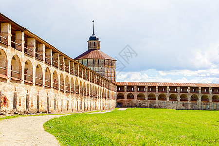 俄罗斯修道院的高墙 砖头 坚固的墙壁图片