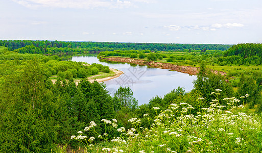 从Vetluga河岸 Kostroma地区的景象海岸视频天空水面反射树木森林旅游海滩旅行图片
