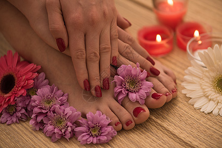 女用脚和手在温泉沙龙按摩师程序皮肤脚趾手指女士身体化妆品治疗美容图片