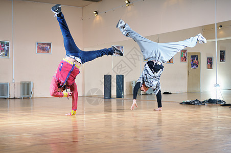 休息舞蹈平衡青少年数字歌手音乐霹雳舞冻结成人杂技运动图片