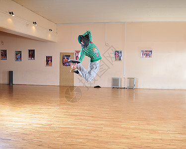 休息舞蹈说唱运动青少年平衡音乐杂技霹雳舞者数字木地板歌手图片