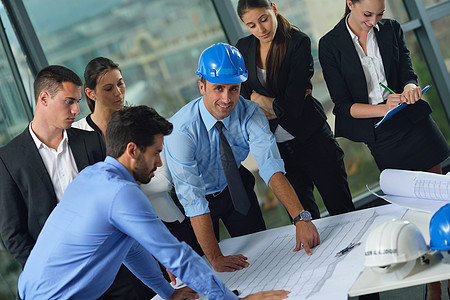 工商界人士和工程师会议参加情况男性生活头盔办公室职业建筑项目团队建筑师管理人员图片