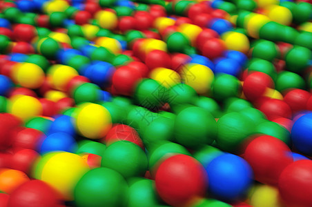 彩色球背景水池概念操场红色闲暇孩子绿色黄色童年享受图片