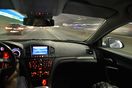 夜车驾驶车辆镜子交通速度窗户沥青加速度城市安全运动图片