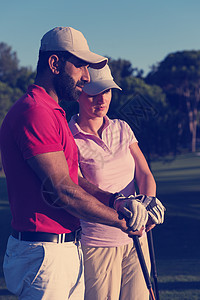 高尔夫球场一对夫妇肖像商业手套家庭夫妻活动伙伴女性快乐课程男人图片