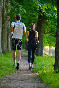 年轻夫妇慢跑运动男生公园女士娱乐身体男人训练男性闲暇图片