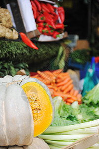 市场上的新鲜水果和蔬菜橙子沙拉土豆叶子食物柠檬胡椒团体香蕉营养图片