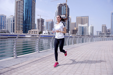 妇女清晨慢跑运动跑步娱乐城市训练女孩活动身体赛跑者运动员图片