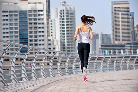 妇女清晨慢跑女孩活动成人运动员公园赛跑者城市跑步女性娱乐图片
