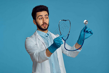 身穿白围裙的实验室助理分析诊断结果药剂师写作医院电脑药片蓝色冒充屏幕外套病人图片
