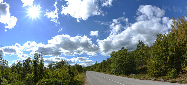 国公路自由场地风景沥青旅行赛道森林阳光爬坡运输图片