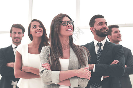 商业团队站在一起 寻找复制空间 笑声团体工作商务领导者公司老板成功女性窗户职业图片