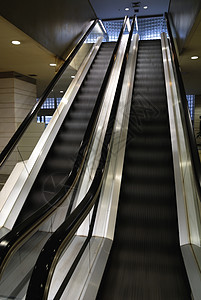 商场里现代的楼梯图片