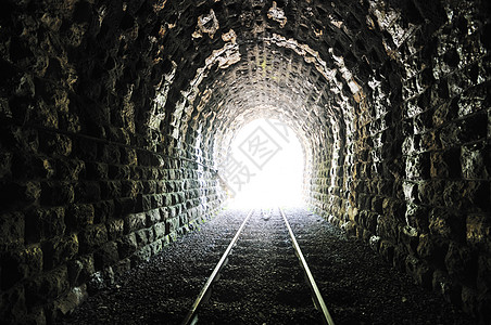 隧道尾灯光走廊成就旅行牵引交通希望山脉曲线黑暗弯曲图片
