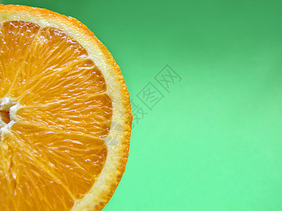 绿色背景上切片橙色宏热带水果甜点小吃营养植物食物饮食美食健康图片