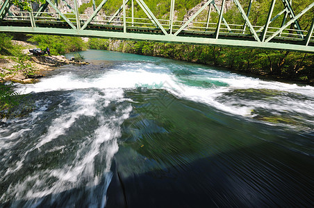 桥梁河野生植物叶子环境运动森林瀑布旅游生态流动岩石图片