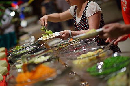 自助自助餐食品沙拉桌子用餐商业餐厅奢华早餐水果美食蛋糕图片