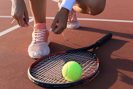 运动妇女准备在户外玩网球搭线鞋带训练女士男性玩家卫生跑步游戏球拍鞋类保健图片