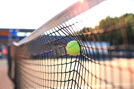 明亮绿色的黄网球打中网球损失乐趣活动比赛训练闲暇竞争法庭商业高手图片