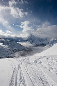 泽尔马特斯维兹兰地标晴天冰川日落高山天堂天空风景蓝色森林图片