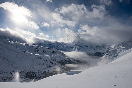 泽尔马特斯维兹兰高山顶峰蓝色滑雪旅行冰川天堂首脑远足村庄图片