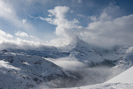 泽尔马特斯维兹兰地标全景森林蓝色顶峰风景天空晴天首脑假期图片