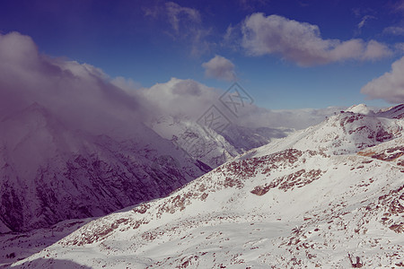 泽尔马特斯维兹兰高山蓝色滑雪顶峰天堂村庄森林旅游首脑晴天图片